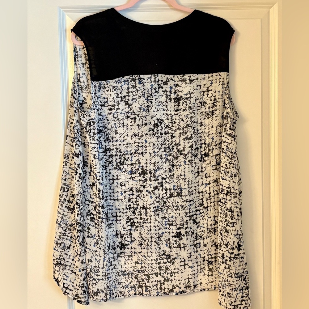 🖤Torrid Black and White Patterned Blouse- WORN ONCE! - Picture 3 of 4